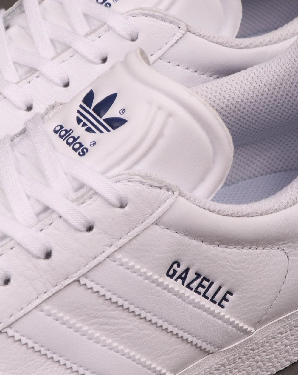 Adidas Gazelle Leather Trainers White/Navy - Image 4