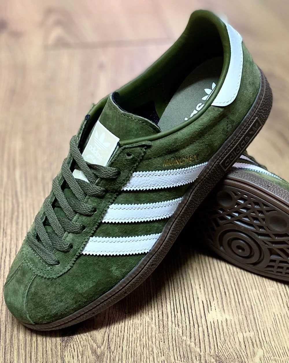 Adidas Munchen Trainers Olive/White