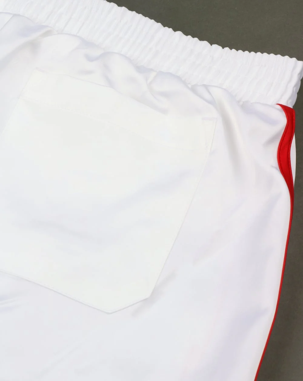 Adidas Originals Retro 90s Shorts White-red - Image 3