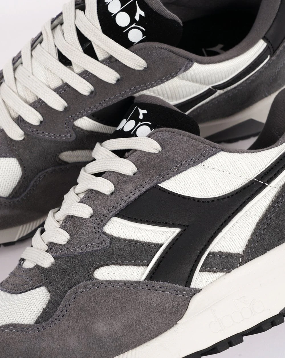 Diadora N902 Trainer Grey/Off White/Black - Image 3