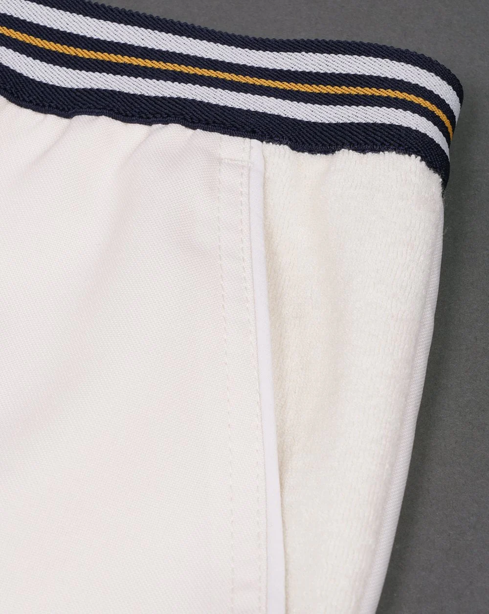 Fila Vintage High Tide 4 Shorts Off White - Image 4