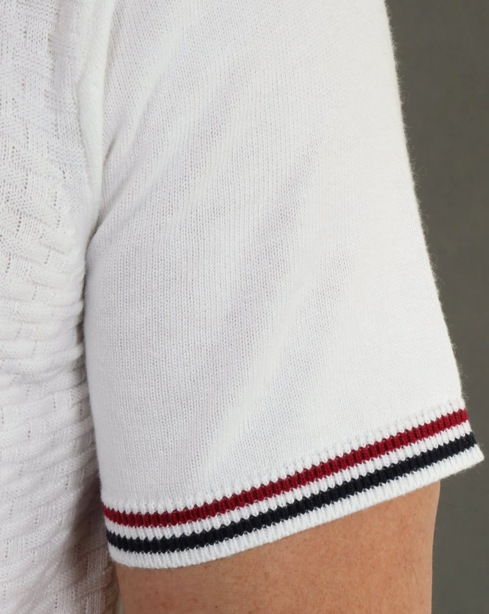 Gabicci Vintage Casper Knitted Polo Shirt White - Image 3