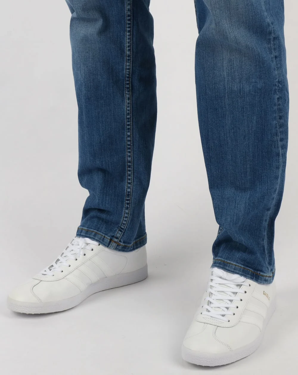 Henri Lloyd Manston Regular Fit Jeans Vintage Medium Wash - Image 4