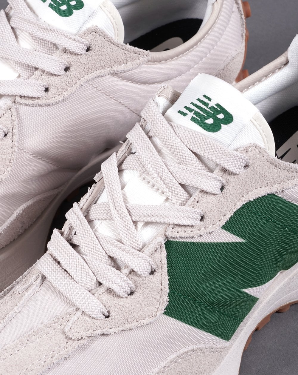 New Balance 327 Trainer Off White/Green - Image 4