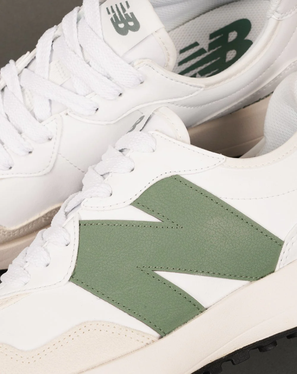 New Balance 327 Trainer White/Green - Image 3