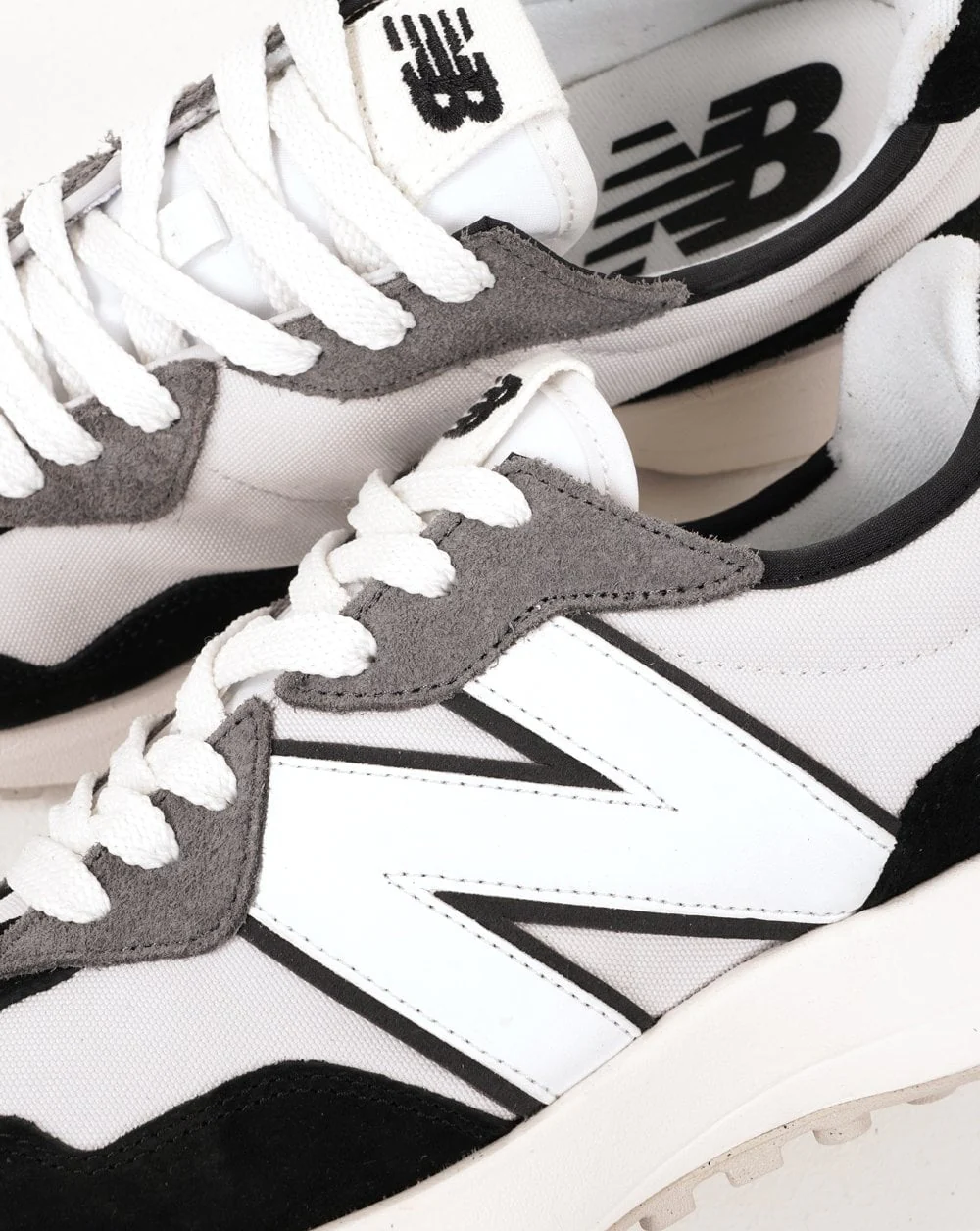 New Balance 327 Trainers White/Black - Image 3