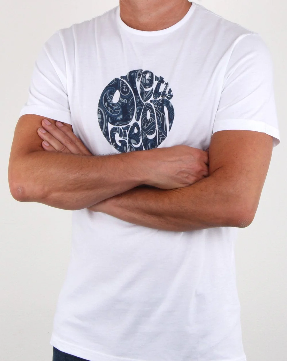 Pretty Green Thornley Paisley Logo T Shirt White/navy - Image 3