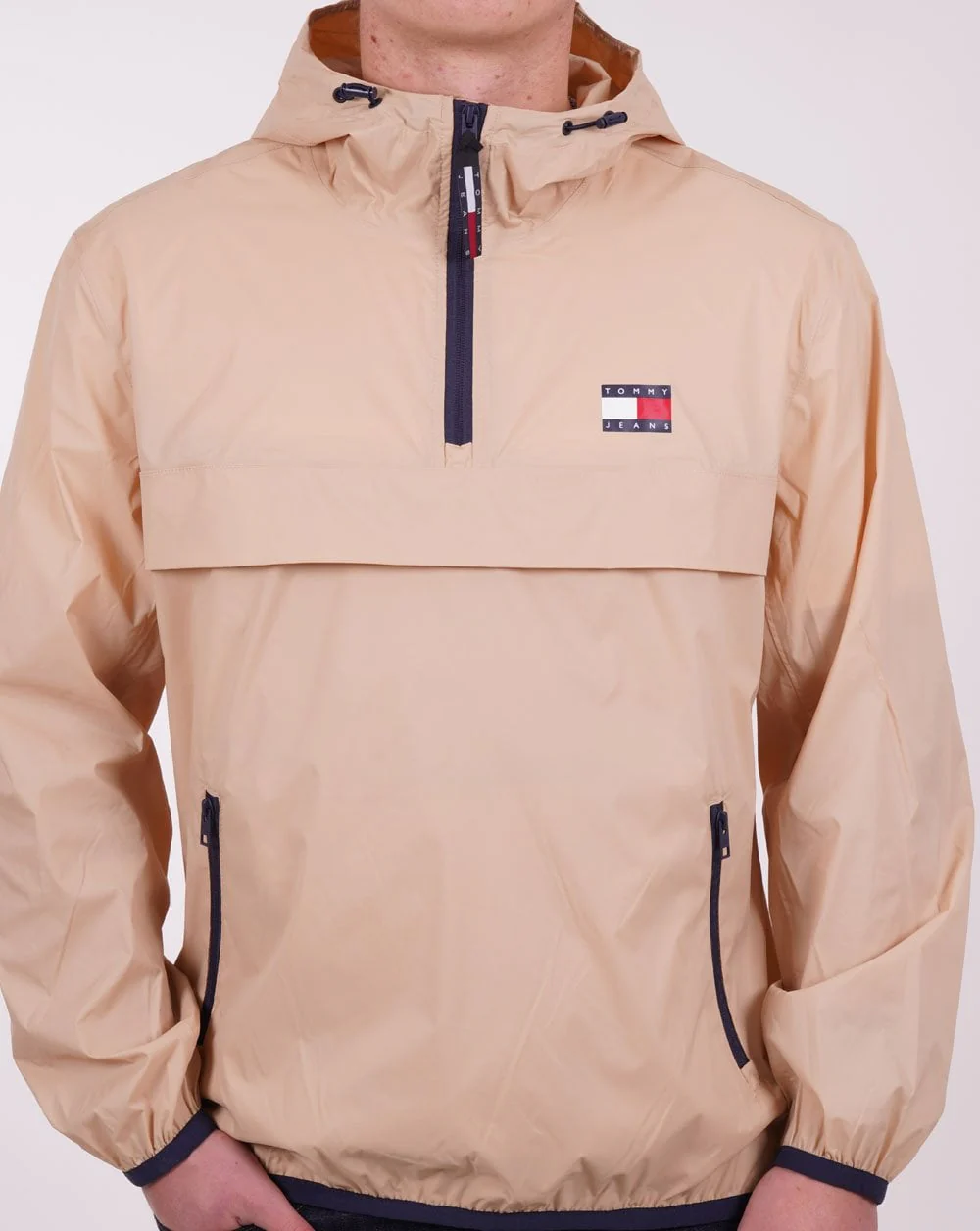Tommy Jeans Packable Popover Chicago Windbreaker Sand