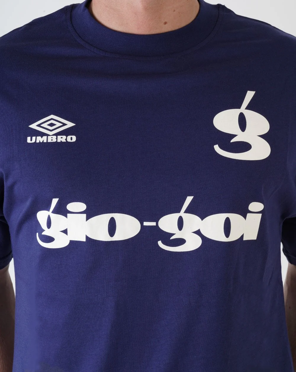 Umbro X Gio Goi Logo T-shirt Navy Blue/Off White - Image 2